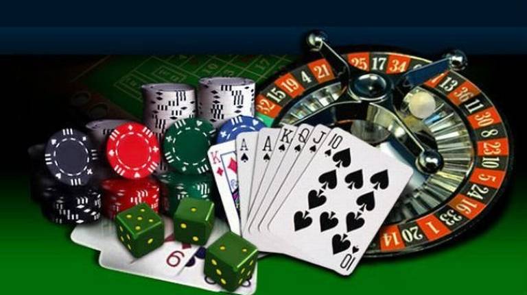 How much do online casinos make in commission?