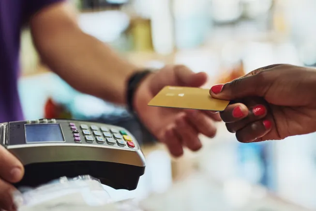 Low-Interest Cards vs Rewards Cards: A Comparison