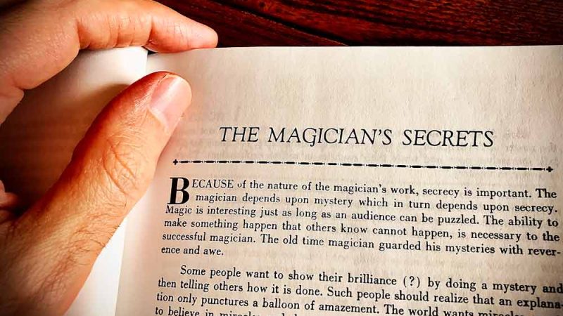 Why Mentalism Tricks Fascinate Audiences Through Clever Use of Misdirection