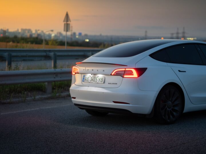 Are Electric Vehicle Plates the Best Choice for Drivers?